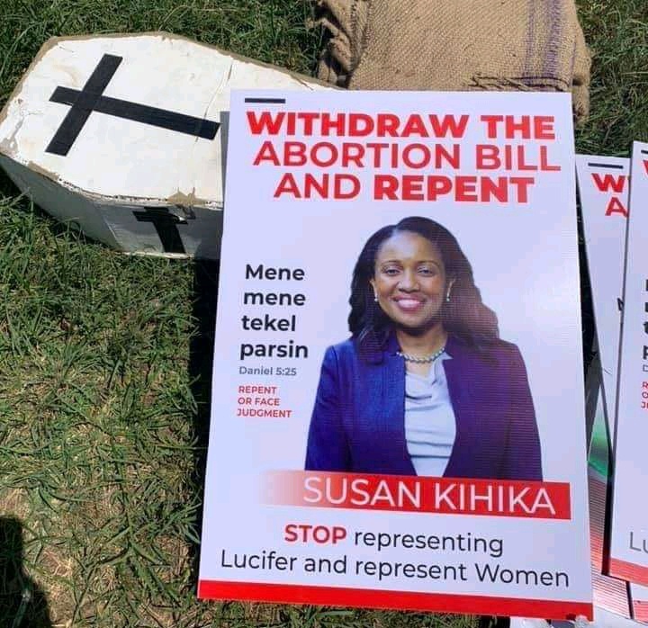 CharleeOddie's tweet photo. Katiba yetu iko wazi kuhusu swala la uhuru wa maisha. Kila mmoja ana haki ya kuishi. Nayo maisha yanaanza wakati tu mwanamke anapata uja uzito. Kwa hivo mswada wowote kinyume na sheria hio unafaa kupingwa kwa udi na ambari. #JointProlifeStatement https://t.co/OF7j3wJPTd