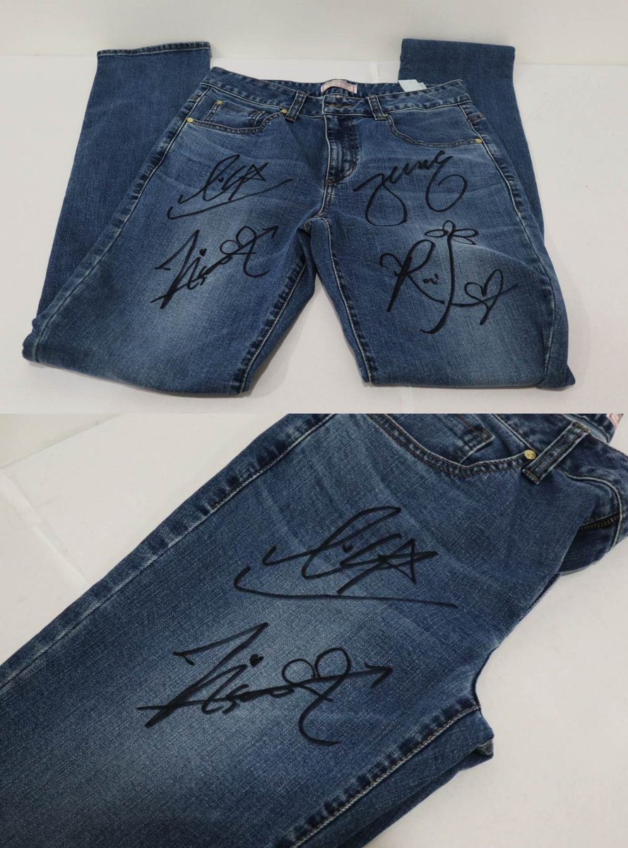   @BLACKPINK & some other celebrities donated autographed t-shirts and shorts. Fans were able to buy them and the money collected were donated