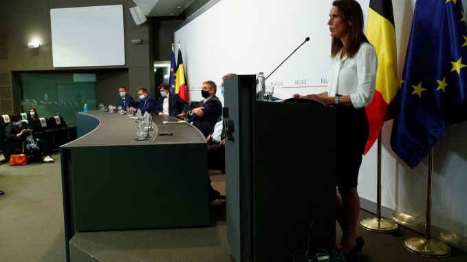 HLN_BE's tweet photo. LIVE. Veiligheidsraad zit donderdag opnieuw samen - “Zwaartepunt van de epidemie verhuist naar Brussel” https://t.co/ZxBvnF18Ze https://t.co/oSs8TkYeSJ