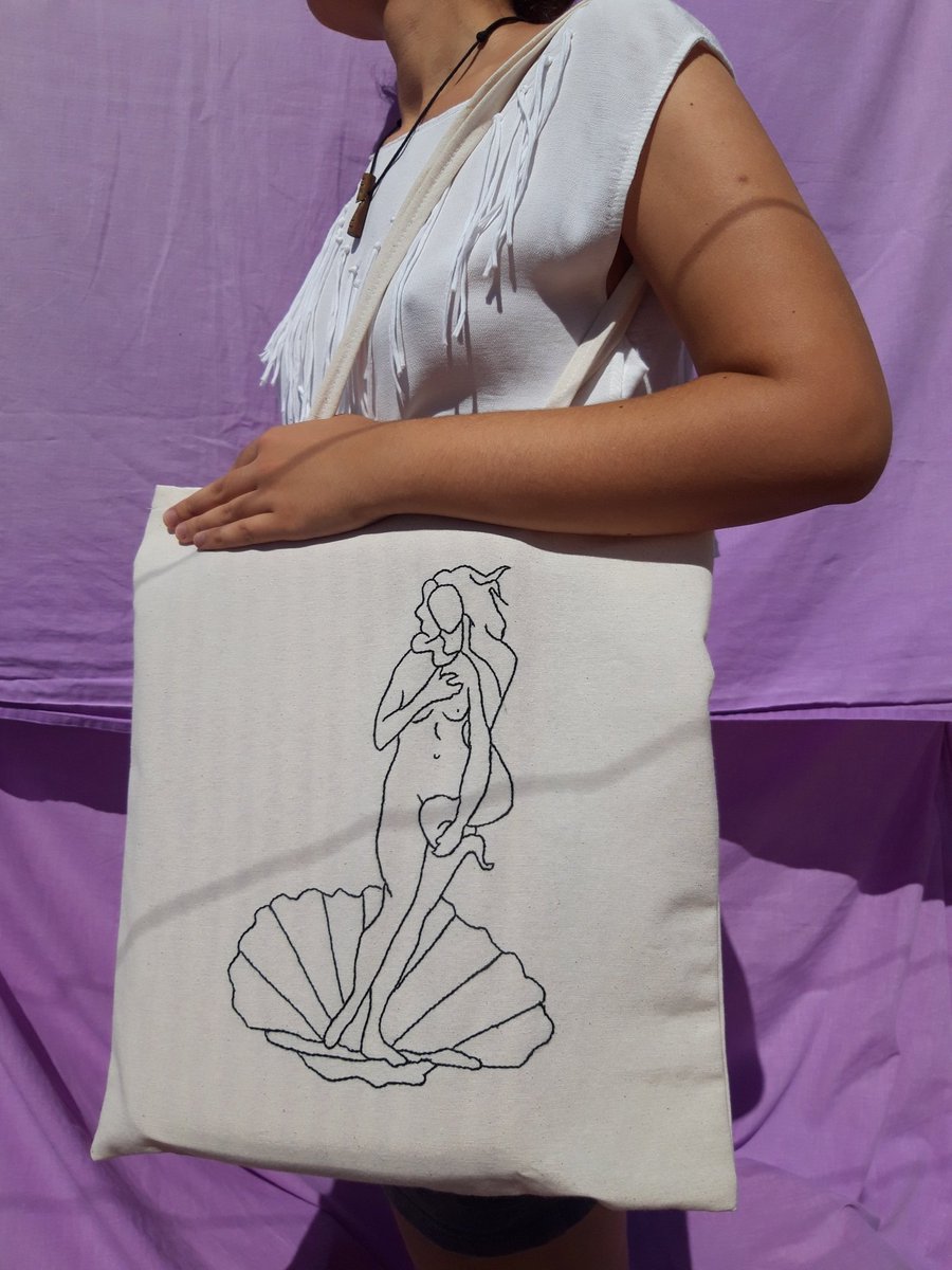 Bohe_play's tweet photo. Estoy haciendo bolsos y mochilas bordados a mano, si me ayudáis con un RT 🙏 https://t.co/q62auMsJLA