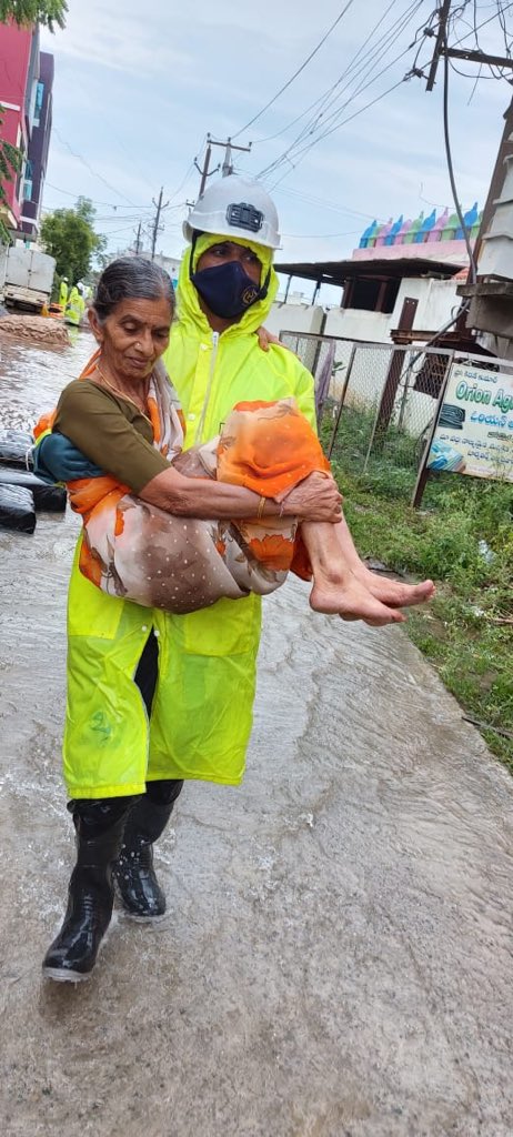 Comm_HYDRAA's tweet photo. Over 120 citizens have been rescued and evacuated to safety by DRF teams in Warangal till now. All steps are being taken to ensure that DRF reaches every citizen in need. @KTRTRS @arvindkumar_ias @MC_GWMC https://t.co/YANMXzpPPd