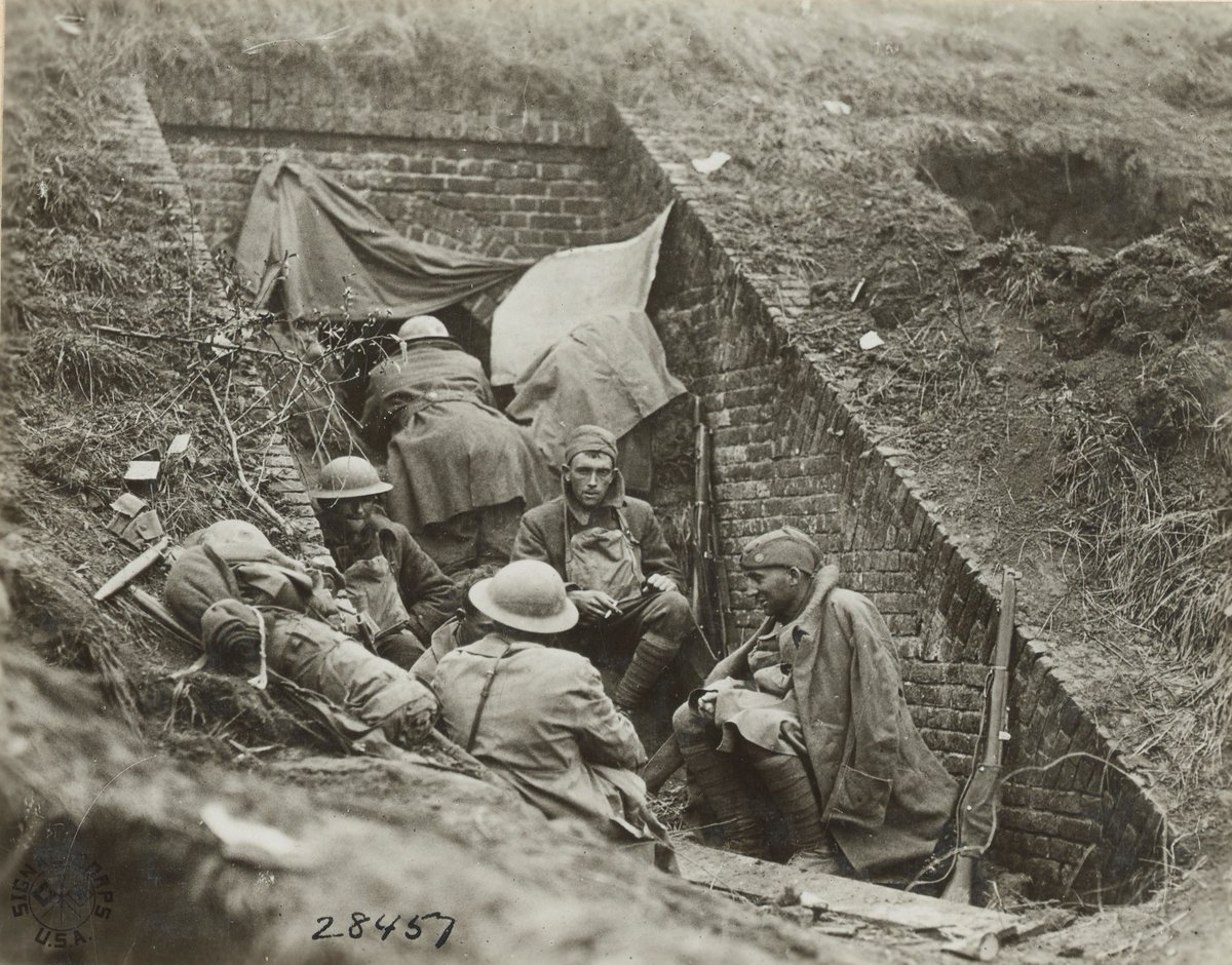  #Doughboys of the 30th Division at the St. Quentin Canal, October 1918. These men were serving under  #British command as part of II Corps alongside the 27th Division. There are a few interesting points in this shot that I'd like to point out. Photo via  @USNatArchives  #FWW  #WWI