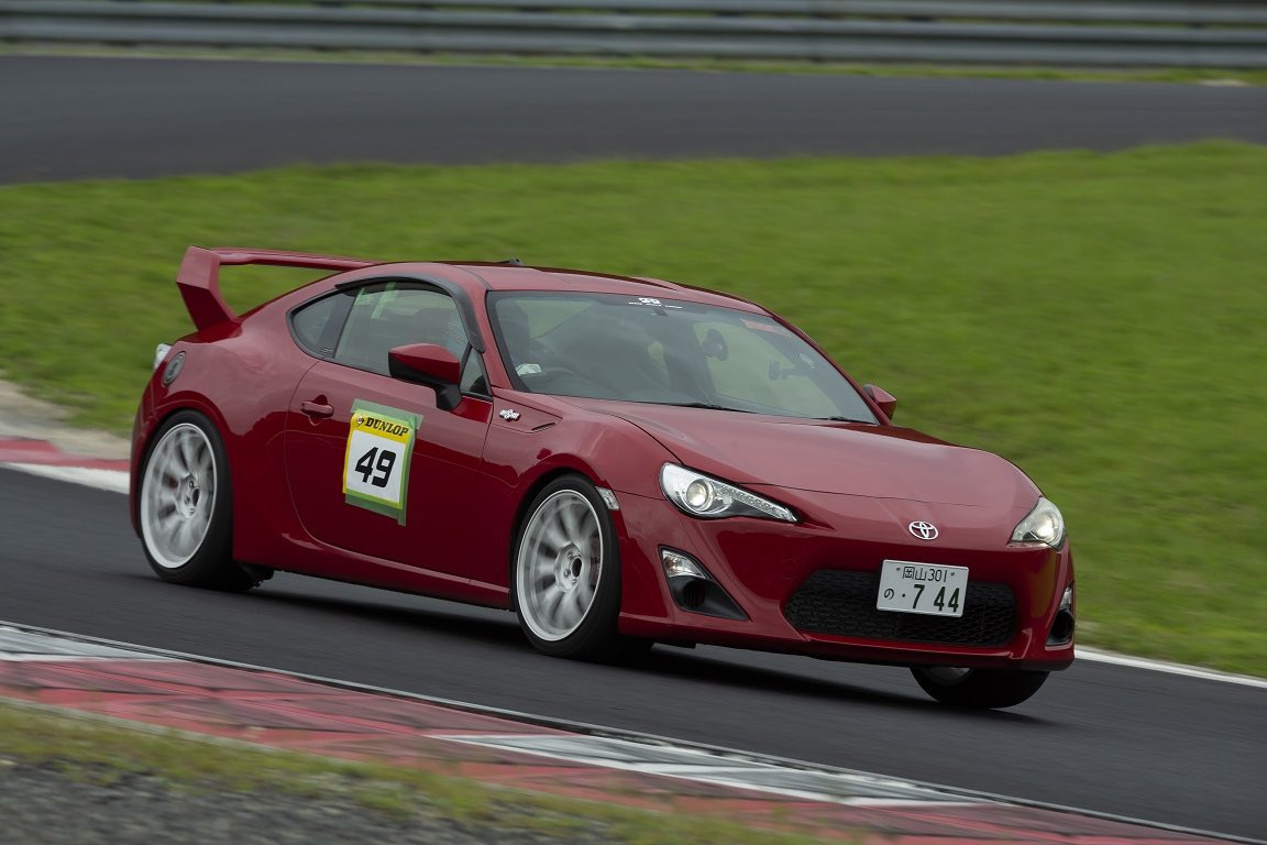REVSPEED_ch's tweet photo. 7月23日に催された岡山国際サーキットREVSPEED MEETINGより。
ブラストエンジニアリングとレーシングファクトリーリボルバーの86はいずれもAT車でHKSのスーパーチャージャーを搭載！
MT車に負けず劣らずの走りでした！
こちらもREVSPEED10月号（26日発売）の誌面および付録DVDに掲載＆収録予定です👍 https://t.co/4tY3lzLL1m