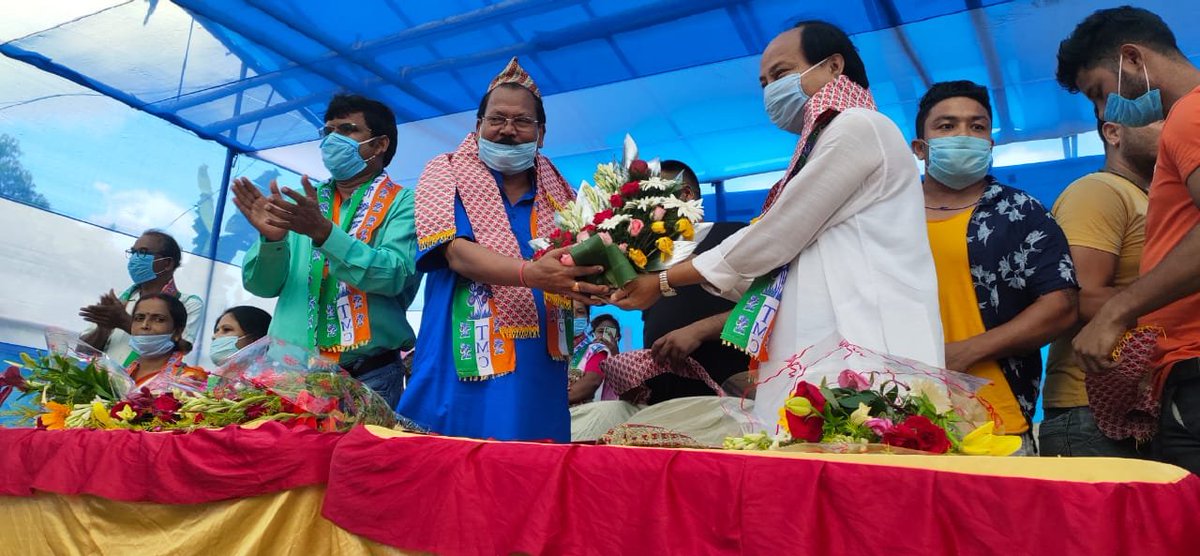 AmiGhosal's tweet photo. #দিদিরসাথেবাংলা 300 Party workers from BJP joined AITC today in Presence of #দিদিরসাথেবাংলা https://t.co/9EKfrUMDDF