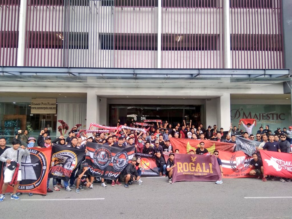 Selamat ulang tahun yang ke 75, Indonesia!
Semoga namamu dapat menjadi alasan untuk bersatu melupakan warna dan kebanggaan yang sebelumnya berseteru, semoga. #dirgahayuIndonesia