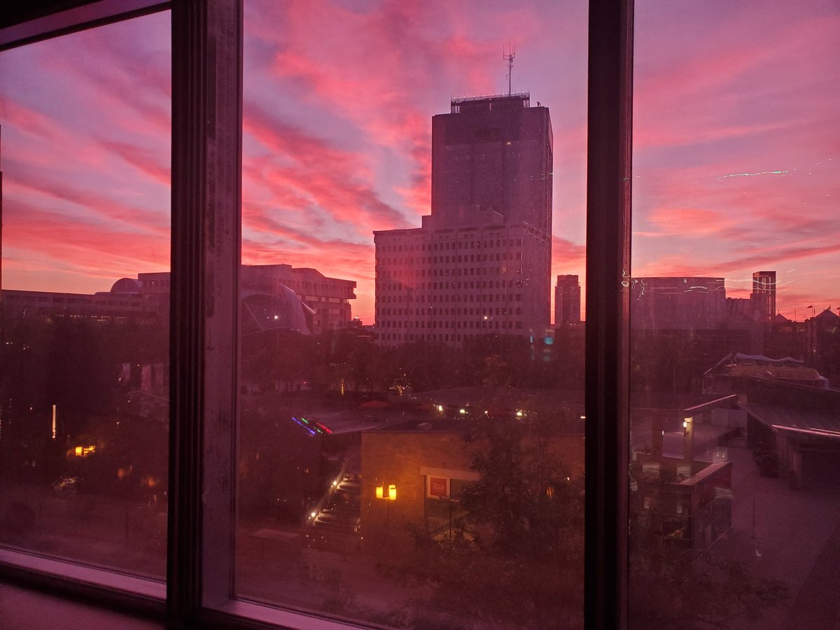 HiImDonBell's tweet photo. Nice sunrise as seen from #CBCyeg. https://t.co/pNEtYDCGe3
