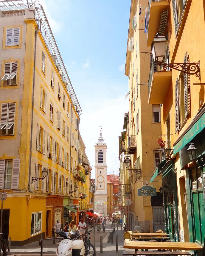 We love the colours of the old town in the summer 🌞✨💛

#famoushostels #nice #nissalabella #genuinebackpacker #villahostelsnice #ilovenice #nice #frenchriviera #cotedazur #france #travel #nicetourisme #beautifuldestinations #southoffrance #cotedazurfrance #visitcotedazur