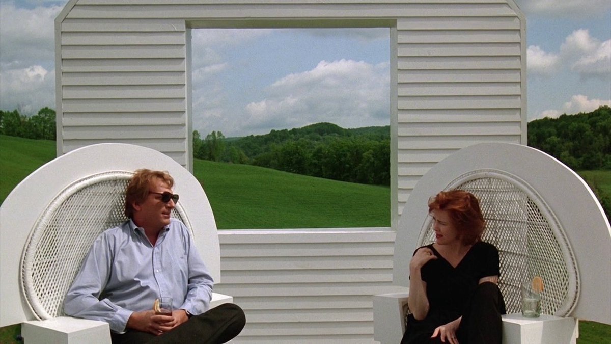 LOVEISLOVE169's tweet photo. beetlejuice (1988) dir. tim burton https://t.co/Ak8LopgQA6