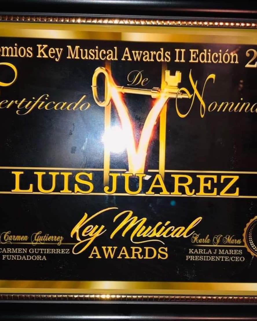 LuisJuarezAuto1's tweet photo. Gracias Amiga. #KarlaMares por mi entrevista #forthworthTx. Estoy súper feliz ya confirmada mi nominación como “cantautor “en los premios #KeyMusicalawards #11Edición2020 un gusto Estar en #RadiolaOondakallejera ❣️🕊🎤🎶🎼
#LuisJuarez #Cantautor #OficialMexico 🇲🇽 https://t.co/mJ7z3wFZfp