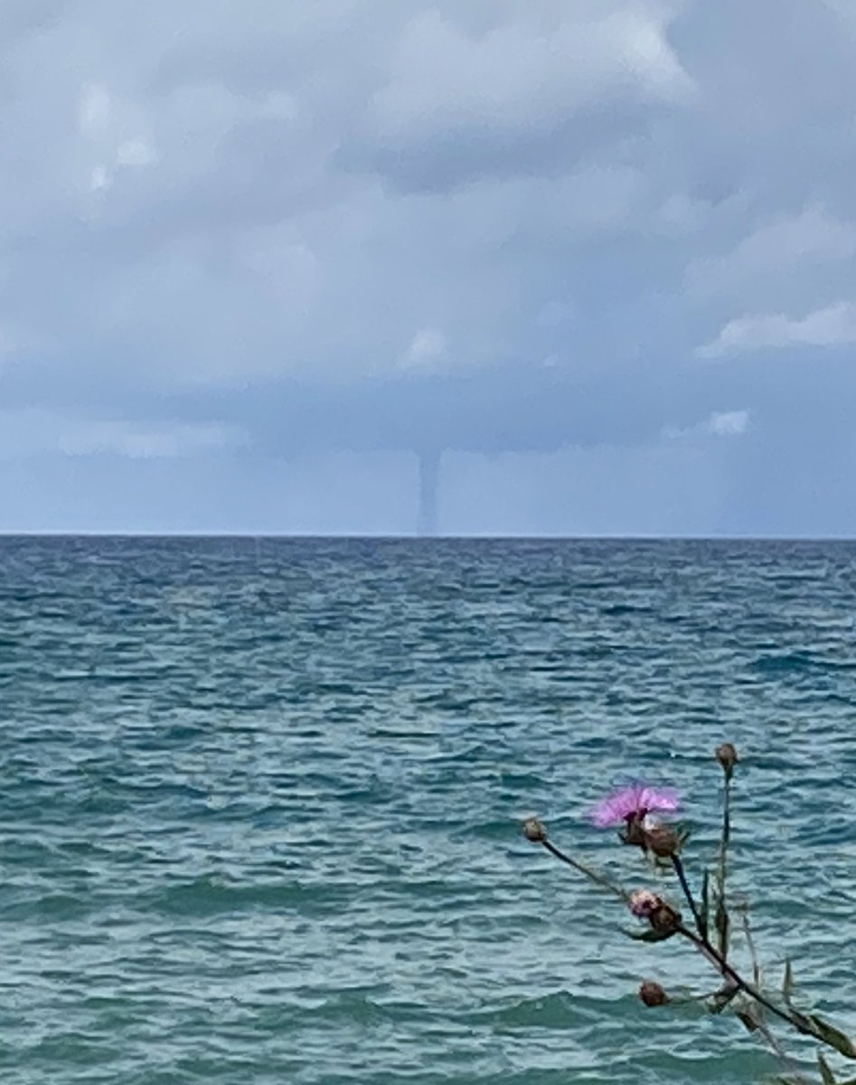 #waterspout around noon 😍