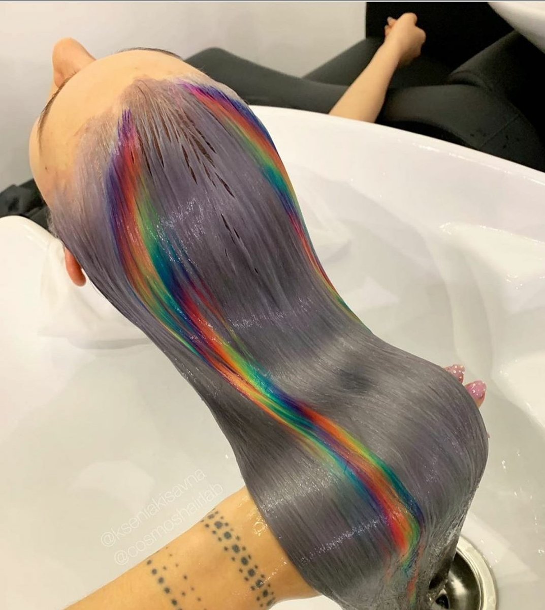 CLCYUJ1N's tweet image. which idol with this hair?