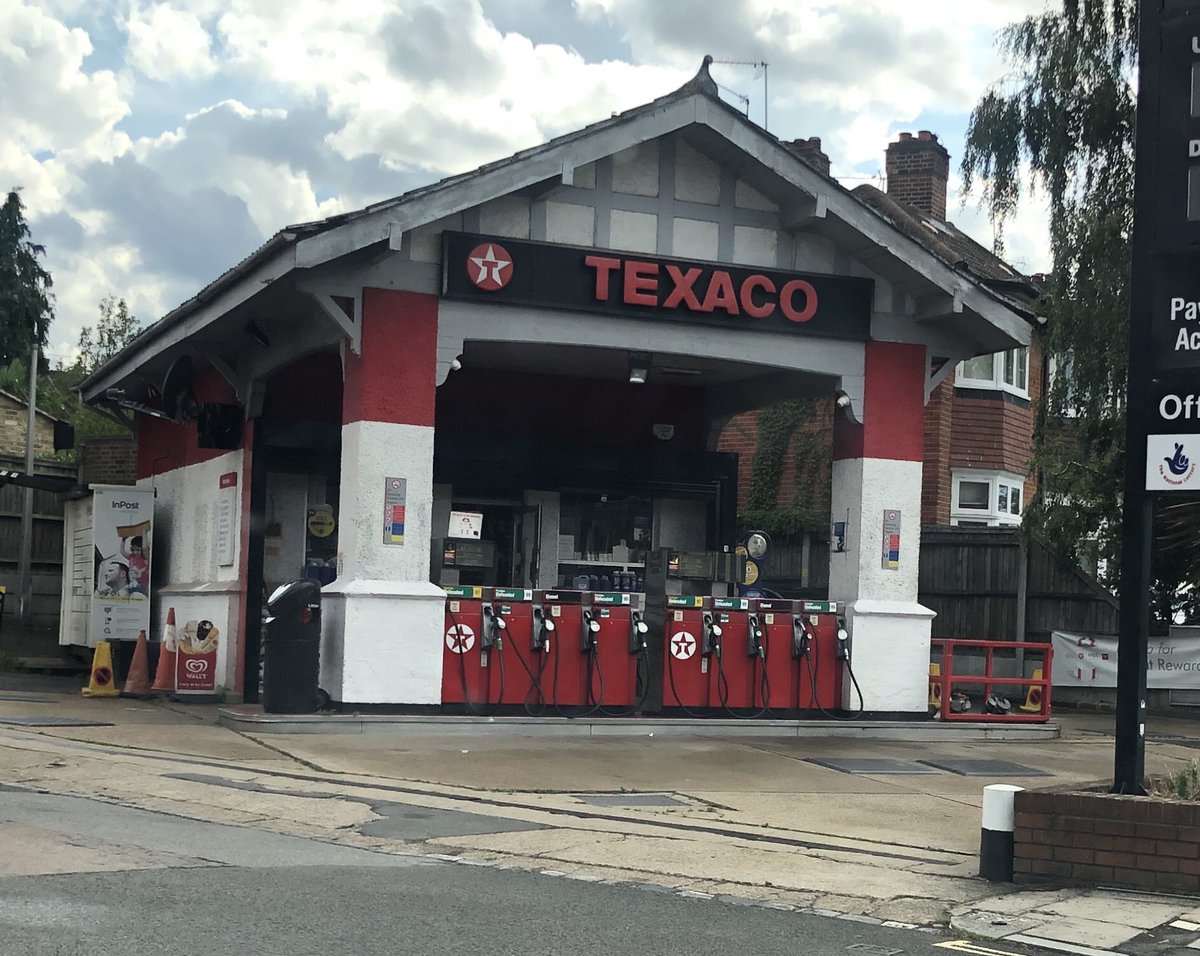 Love this ol’ Skool Petrol ⛽️ station😀😊 #eastsheen #Richmond