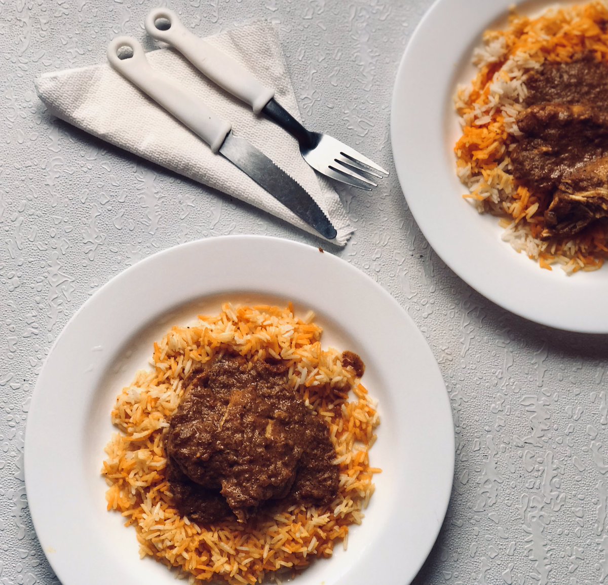 WenaWen0's tweet photo. Whats your poison?
A.Chicken Biryani
B.Beef Pilau

They both cost lower than 1800🙊”smol smol monies” https://t.co/qXKBdhgsY3