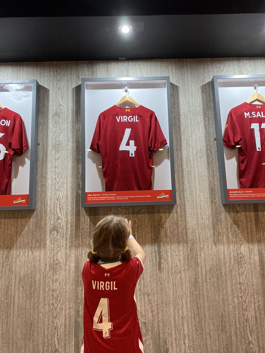 kopit381's tweet photo. @VirgilvDijk number 1 fan #lfc #VVD https://t.co/nDDPX6W6Y4