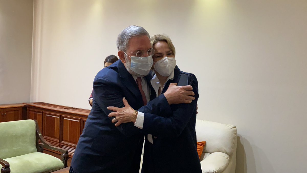 RodrigMarchena's tweet photo. A @MilagrosGermanO, como le dejo saber en este video, le deseo todo el éxito posible,  pues tiene la capacidad, el carácter y la experiencia para lidiar con los desafíos de la comunicación en los tiempos complejos que vivimos. https://t.co/Lln8iPIWNK