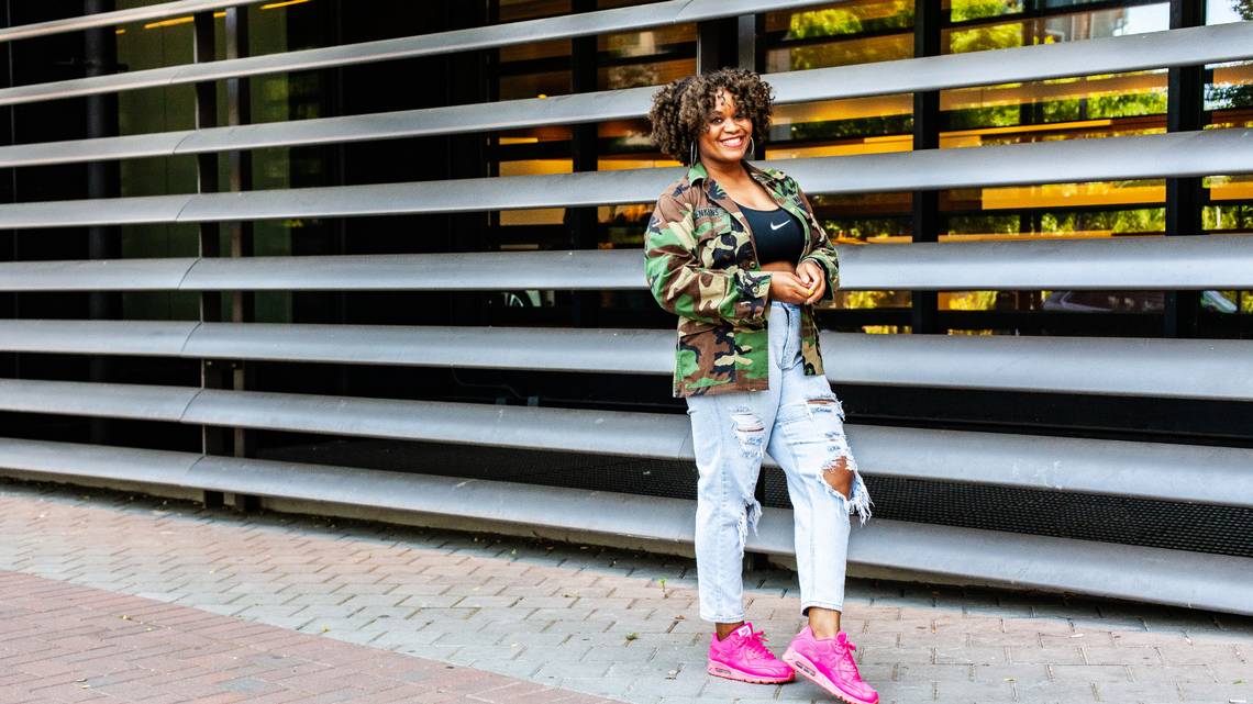 CharlotteFive's tweet photo. New magazine highlights Black creativity, music and advice for Charlotte businesses. https://t.co/7PrJuB7Rko #CLT5 🖋: Kadee Blakely 📸: Jonathan Cooper https://t.co/xZnyRo85iy