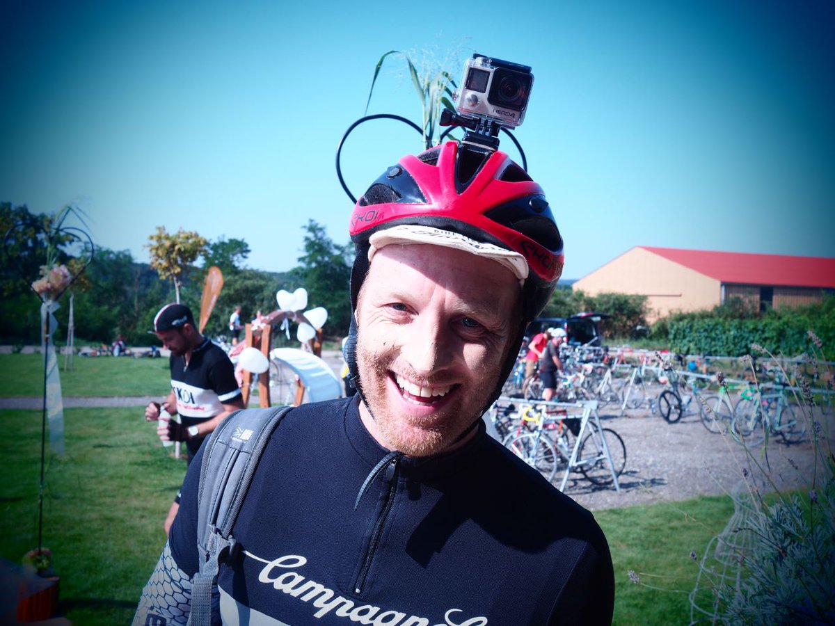 chrisccummins's tweet photo. A #cycling journalist - ready to record anything, and thoroughly protected from the hot sun... #Inveloveritas https://t.co/piOD2jweNn