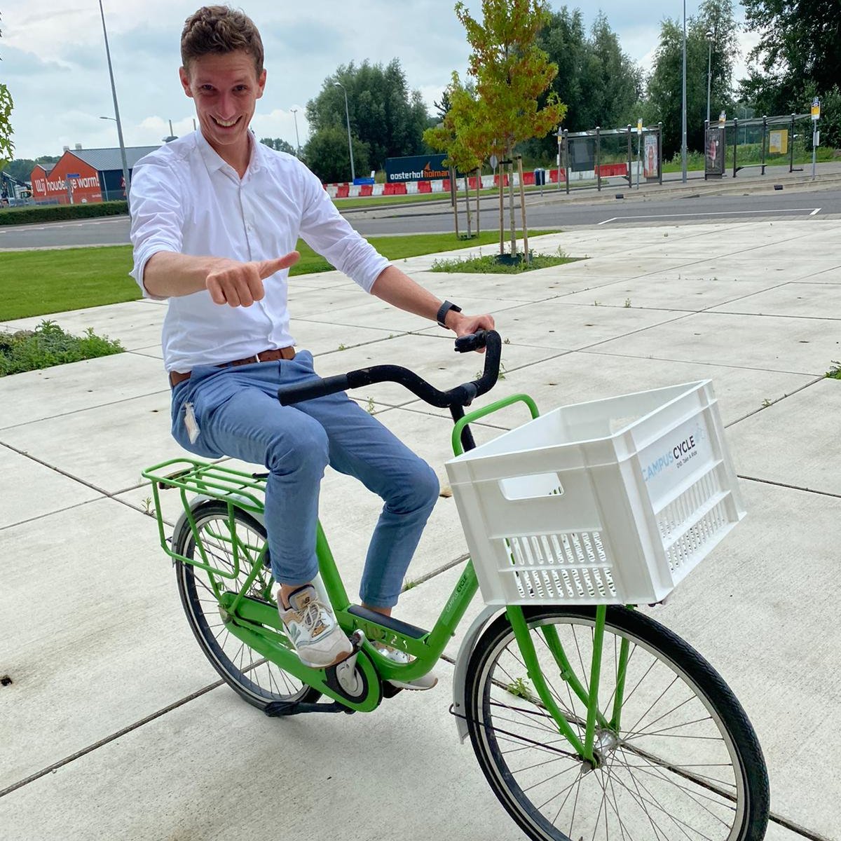 campusgr_'s tweet photo. Ze staan er weer helemaal fris bij, onze deelfietsen bij Avebe en Start-up City op #ZernikeCampus, met dank aan
@SvdVeer van Pouw Rent! Our #CampusCycles are ready to go again in the new season at Avebe and Start-up City on Zernike Campus! #sharedbikes https://t.co/wcYxdpfCiF