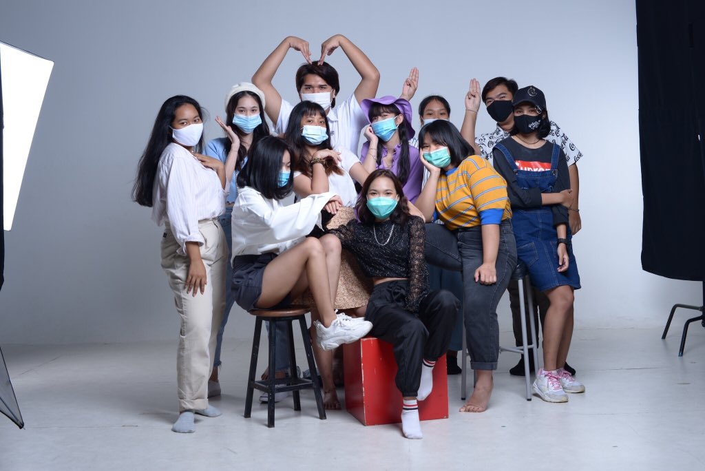 NitadeD's tweet photo. เรียนสนุก ดูแลตนเองอย่างปลอดภัย มีความสุขกับเพื่อนๆ
หลักสูตรการสื่อสารการตลาดดิจิทัล #DigiC
มาเป็นเพื่อนกับพวกเราสิจ๊ะ #DigiC63 #Dek63 #COVID19 #freshy https://t.co/NSAe0JRP09