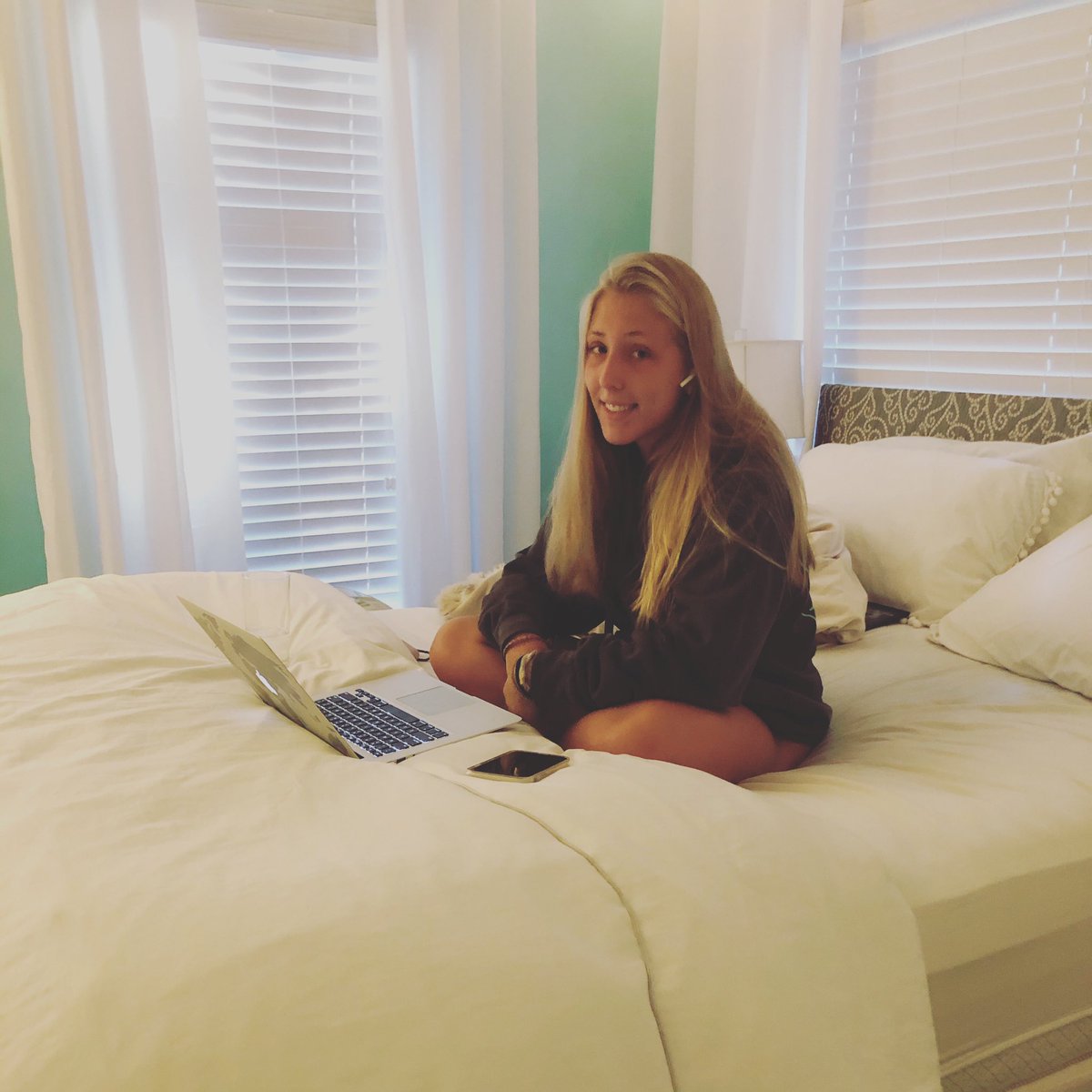 First Day Senior Year❤️😭
She’s even less happy about it than she looks (SN: computers/phones are not allowed in bedrooms but school is an exception in every way right now)<a href="/jdgreear/">J.D. Greear</a>