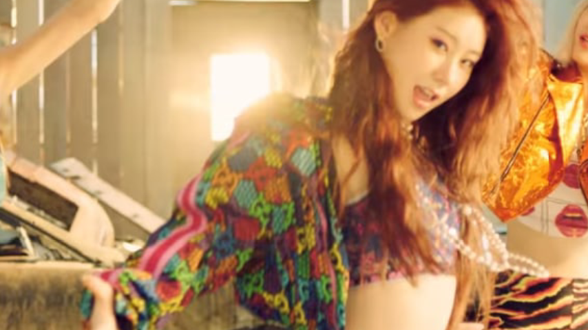 Fula24502078's tweet photo. #CHAERYEONG  shone and was chic despite the fact that she appeared very rarely in the mv😍😍😍😍😍👑
Your debut makes us happy and we love u💜💜💜💜💜💗💗💗💗💗 plz pay no attention to h*ters 
Hope jyp will give you more 
parts in songs   
#ITZY #있지 
#NotShy 
#ITZY_NotShy https://t.co/QlF6V5Si4F