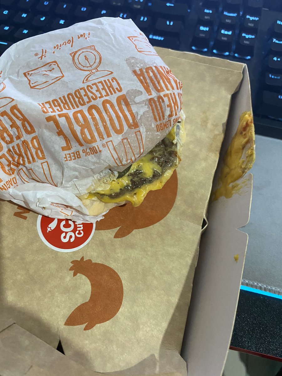 luqmanan_'s tweet photo. Thankyou @McDonalds for the serving qualities . 

- From McD Petronas KLIA https://t.co/EChja7qBwK