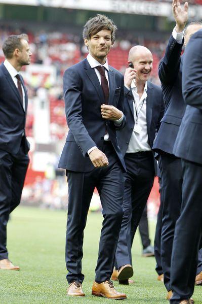 𝙡𝙤𝙪𝙞𝙨 𝙩𝙤𝙢𝙡𝙞𝙣𝙨𝙤𝙣, 𝙗𝙪𝙩 𝙝𝙚 𝙜𝙚𝙩 𝙤𝙡𝙙𝙚𝙧 𝙖𝙨 𝙮𝙤𝙪 𝙨𝙘𝙧𝙤𝙡𝙡