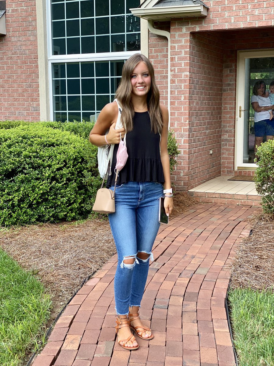 angeldorsett's tweet image. Elizabeth’s first day of Senior year.  She’s going to do big things! (Little sis had to crash the photo op) 🐻💙#MAfirstday #MAHSClassof2021