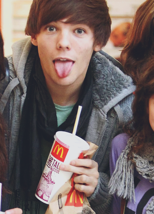 𝙡𝙤𝙪𝙞𝙨 𝙩𝙤𝙢𝙡𝙞𝙣𝙨𝙤𝙣, 𝙗𝙪𝙩 𝙝𝙚 𝙜𝙚𝙩 𝙤𝙡𝙙𝙚𝙧 𝙖𝙨 𝙮𝙤𝙪 𝙨𝙘𝙧𝙤𝙡𝙡