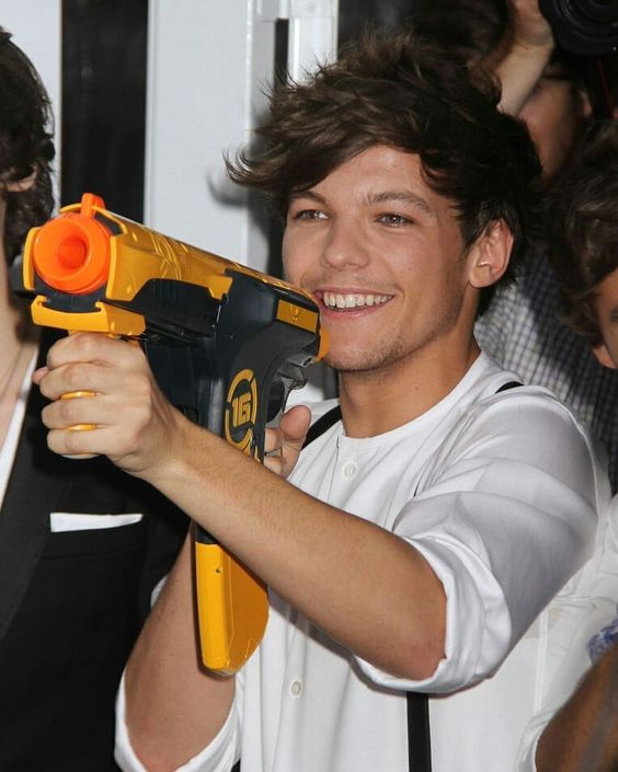 𝙡𝙤𝙪𝙞𝙨 𝙩𝙤𝙢𝙡𝙞𝙣𝙨𝙤𝙣, 𝙗𝙪𝙩 𝙝𝙚 𝙜𝙚𝙩 𝙤𝙡𝙙𝙚𝙧 𝙖𝙨 𝙮𝙤𝙪 𝙨𝙘𝙧𝙤𝙡𝙡