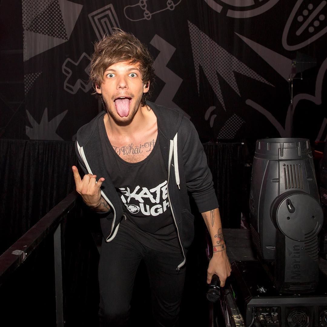 𝙡𝙤𝙪𝙞𝙨 𝙩𝙤𝙢𝙡𝙞𝙣𝙨𝙤𝙣, 𝙗𝙪𝙩 𝙝𝙚 𝙜𝙚𝙩 𝙤𝙡𝙙𝙚𝙧 𝙖𝙨 𝙮𝙤𝙪 𝙨𝙘𝙧𝙤𝙡𝙡