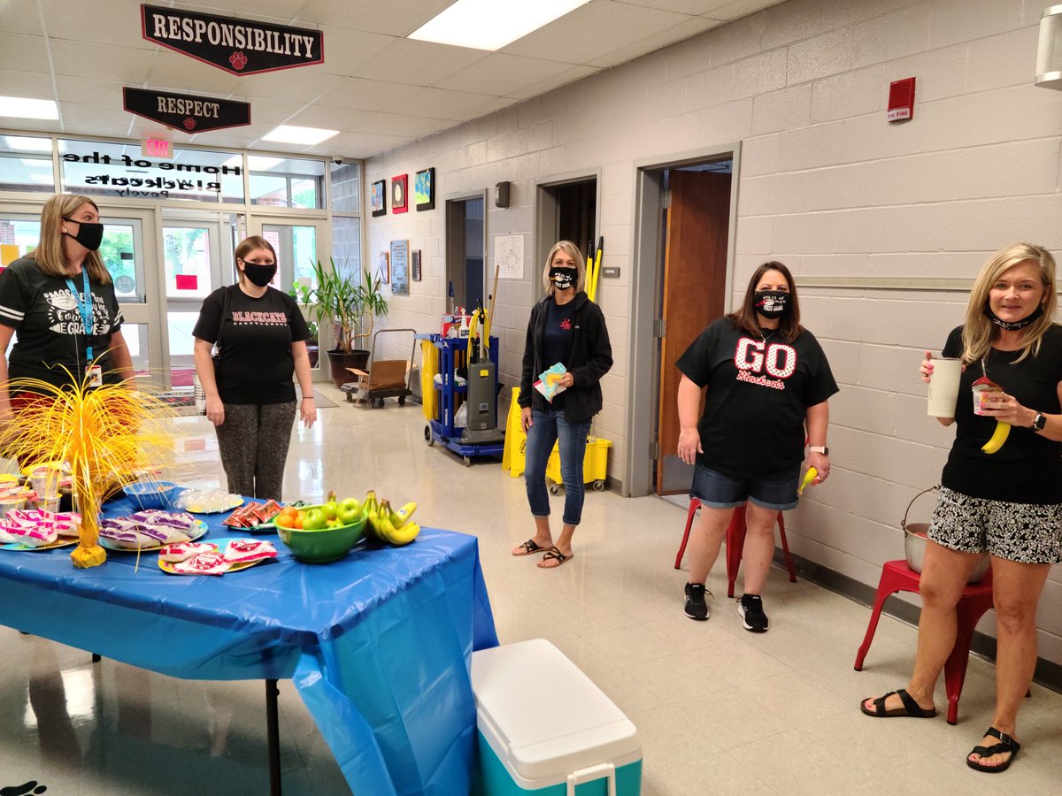 Our student's FAVORITE people are coming back today!! Welcome Back Pevely Staff! ♥️🐾🖤 #GoBlackcats #TheyreBack #PevelyCrew