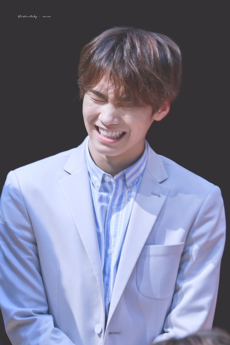 He’s one of the members of the group that still has his canines on tip top shape. In conclusion, he truly has one of the best smiles there is in the world  so stan this man and his wonderful smile   #AskADeentist