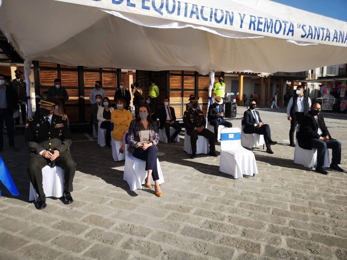 #AHORA | ¡Reforzamos la seguridad en #Cuenca!

Con la presencia de la Ministra de <a href="/MinGobiernoEc/">Ministerio de Gobierno Ecuador</a>, <a href="/mariapaularomo/">María Paula Romo</a>, se inaugura la Unidad de Policía Comunitaria Gil Ramírez y Servicio de Turismo en la Plaza San Francisco.

#TrabajamosPorTuSeguridad