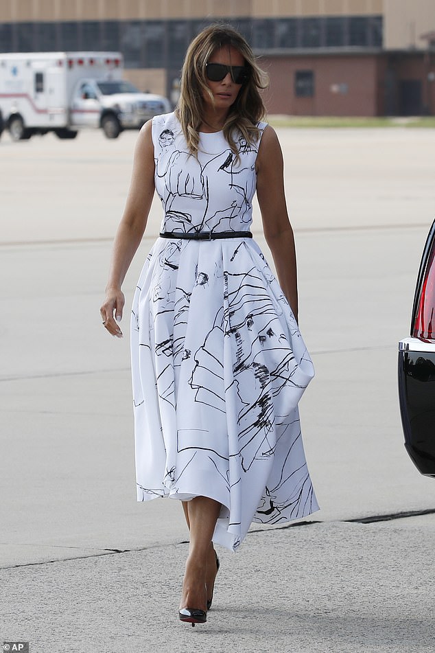 StableHand1's tweet photo. @BlackBonnie2 @FLOTUS I prefer the dress you posted, but it's photoshopped. https://t.co/jLQfUlDR4w