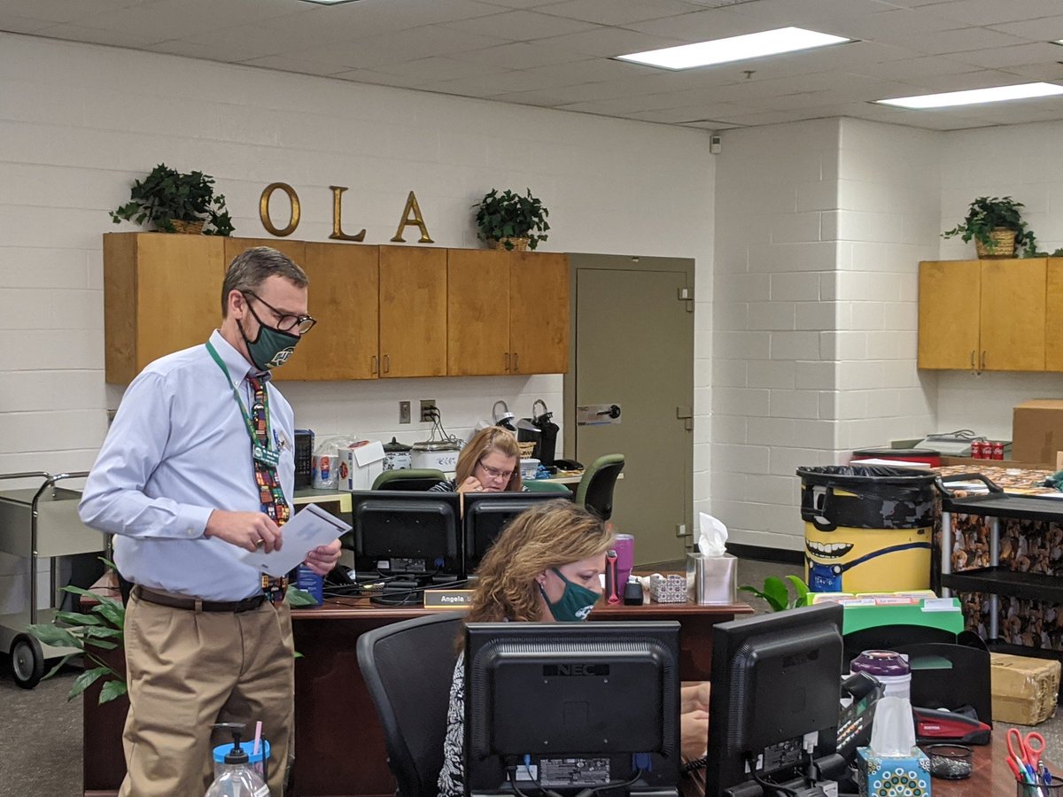 GSCS_CTAE's tweet image. @OLH_HCS is excited to see their students virtually on day 1 on learning! Excited to start! @HenryCountyBOE @LearnInHenry @KirkShrum @TermerionMLakes @DrIsenberg #hcsreadytolearnchallenge