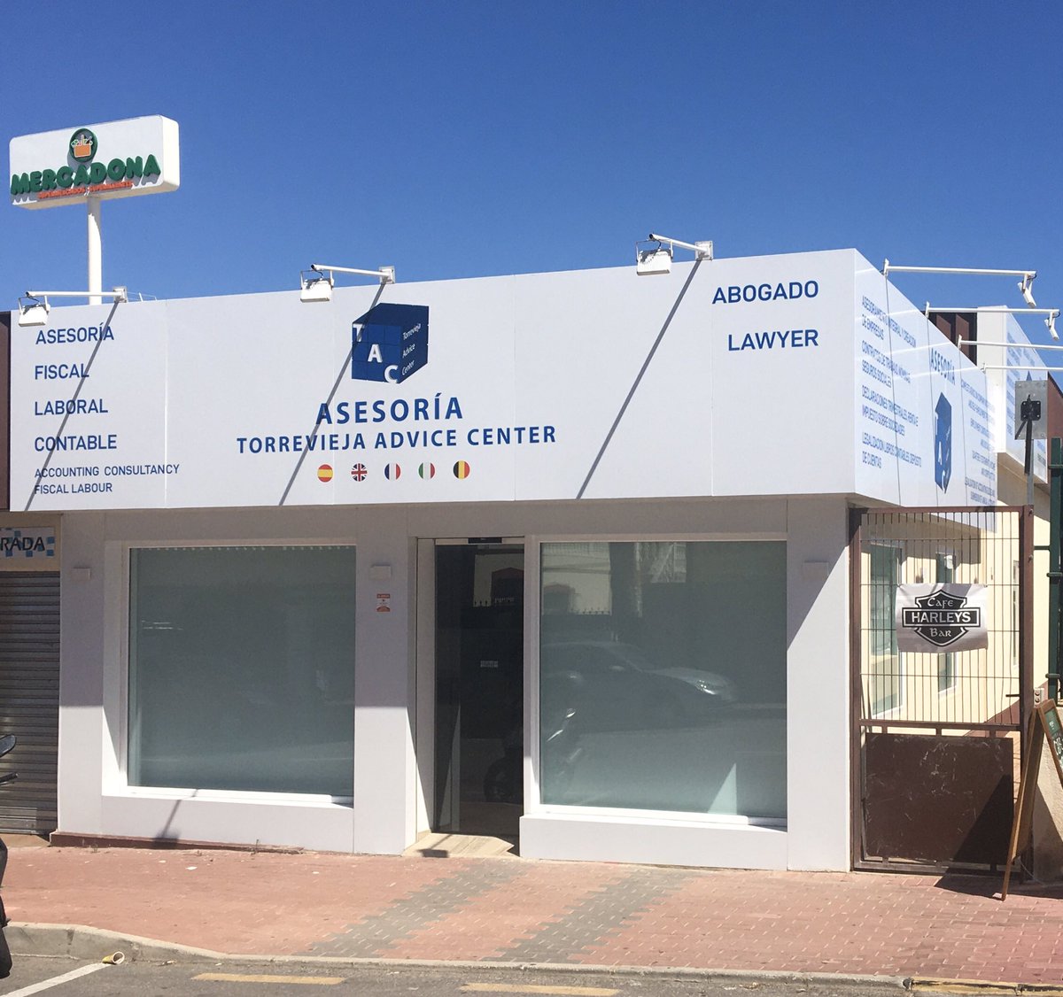 ASESORIATAC's tweet image. Estamos de enhorabuena. Nuevo local en Urb. Los Balcones (junto al Mercadona)