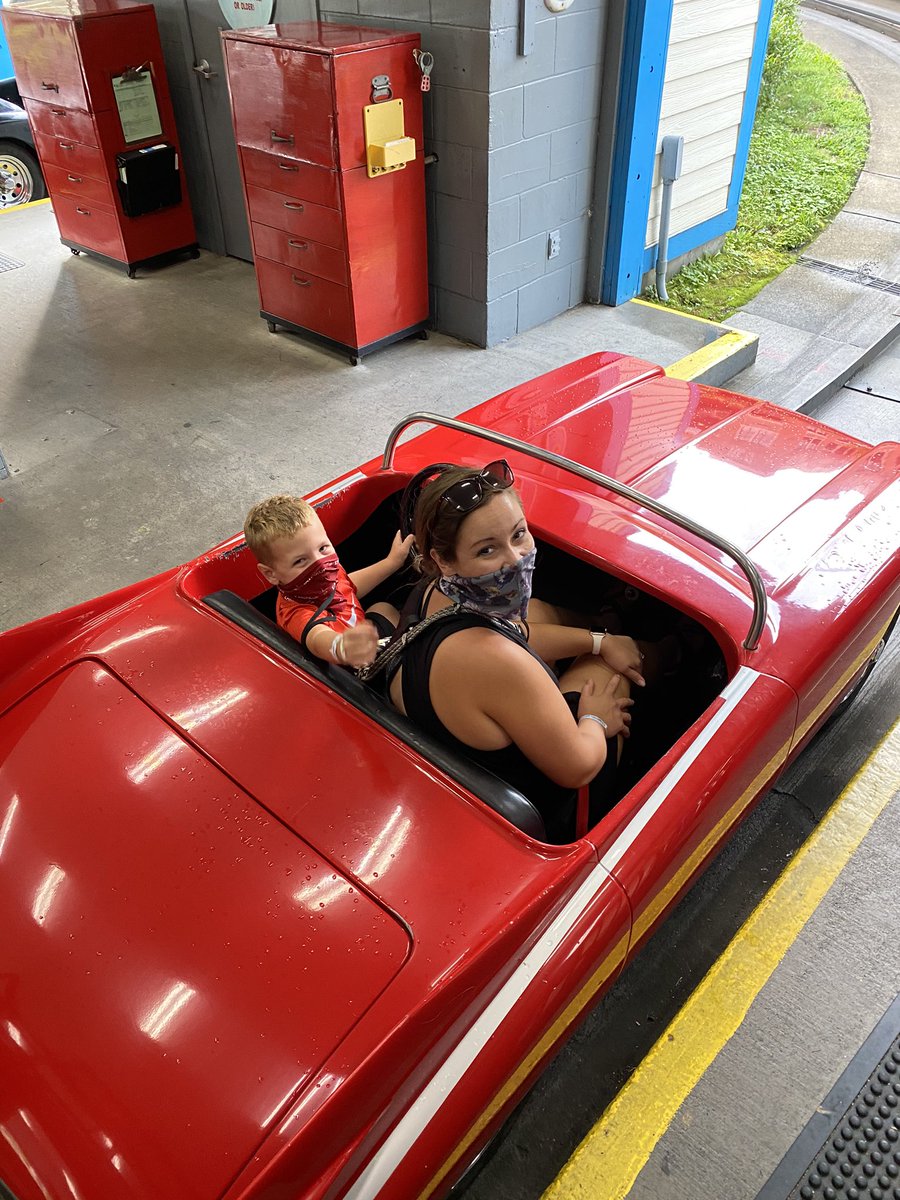 We started out the day with rides that we could all do. Rockin’ Roadway and River Rampage we’re big hits! Rockin’ Roadway was especially fun since it is something that we don’t have at  @SDCAttractions.