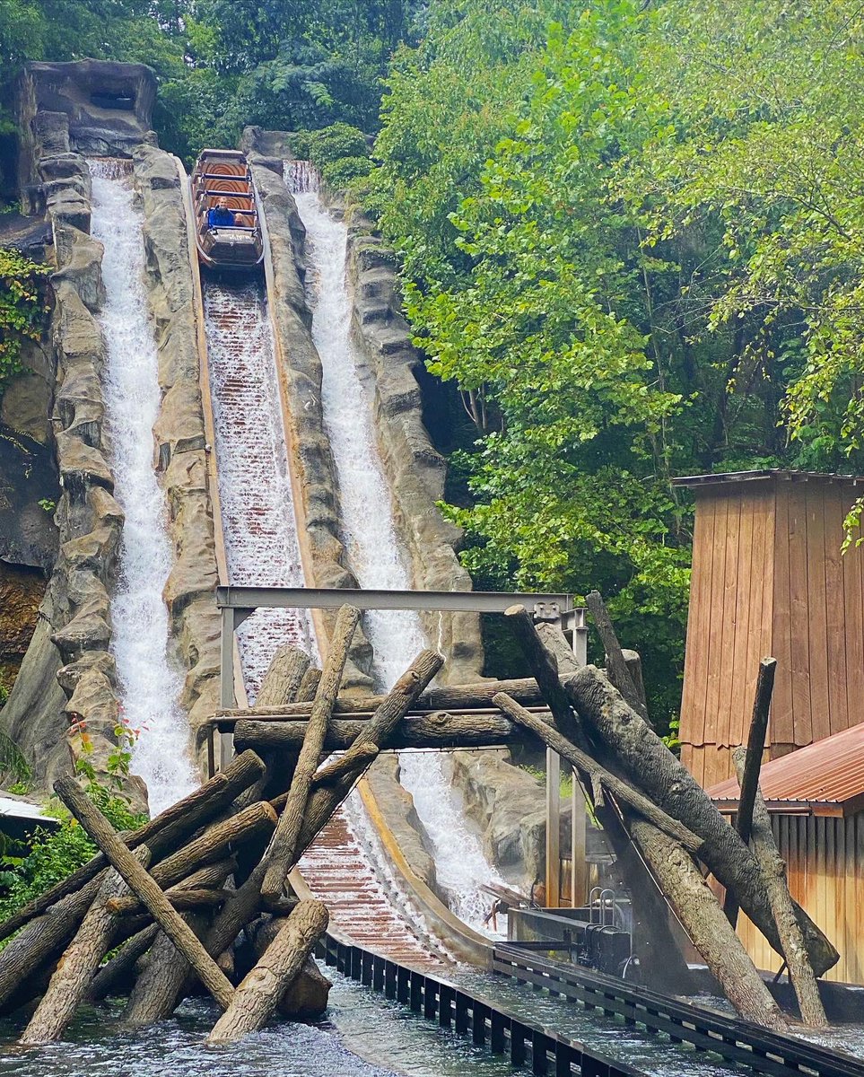 Daredevil Falls was well themed and just the right amount of splash! It is much better themed than American Plunge at SDC.