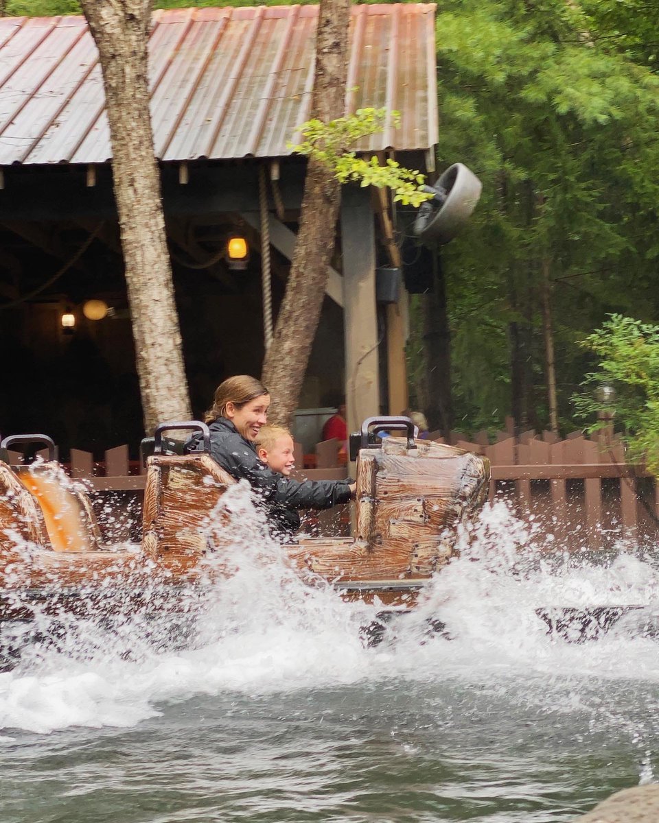 Daredevil Falls was well themed and just the right amount of splash! It is much better themed than American Plunge at SDC.