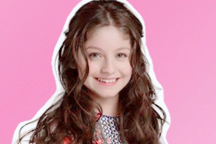 SOYLUNAOFlClAL's tweet photo. Y por supuesto no podríamos olvidar el cumpleaños de la chica delivery. ¡Feliz cumple Luna Valente! 🌙

#SoyLuna https://t.co/99J5hj952T