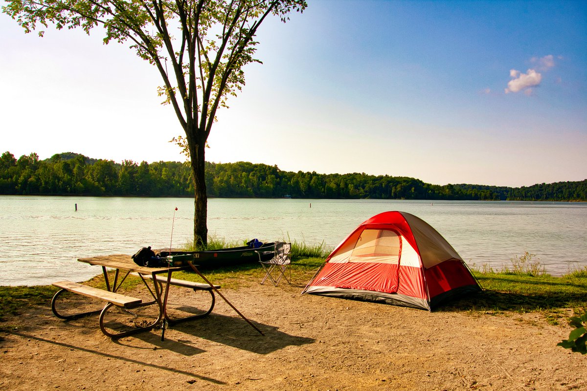 KyTAHC's tweet photo. Pack your tent, lantern and marshmallows and get back to nature! @KYStateParks are home to some of the most popular camping sites in the state. Nolin Lake, Green River Lake and Yatesville Lake State Park are a few parks to add to your campground list.
🏕️⬇️
https://t.co/8GFXVql4Qg https://t.co/vuaDdVizjA