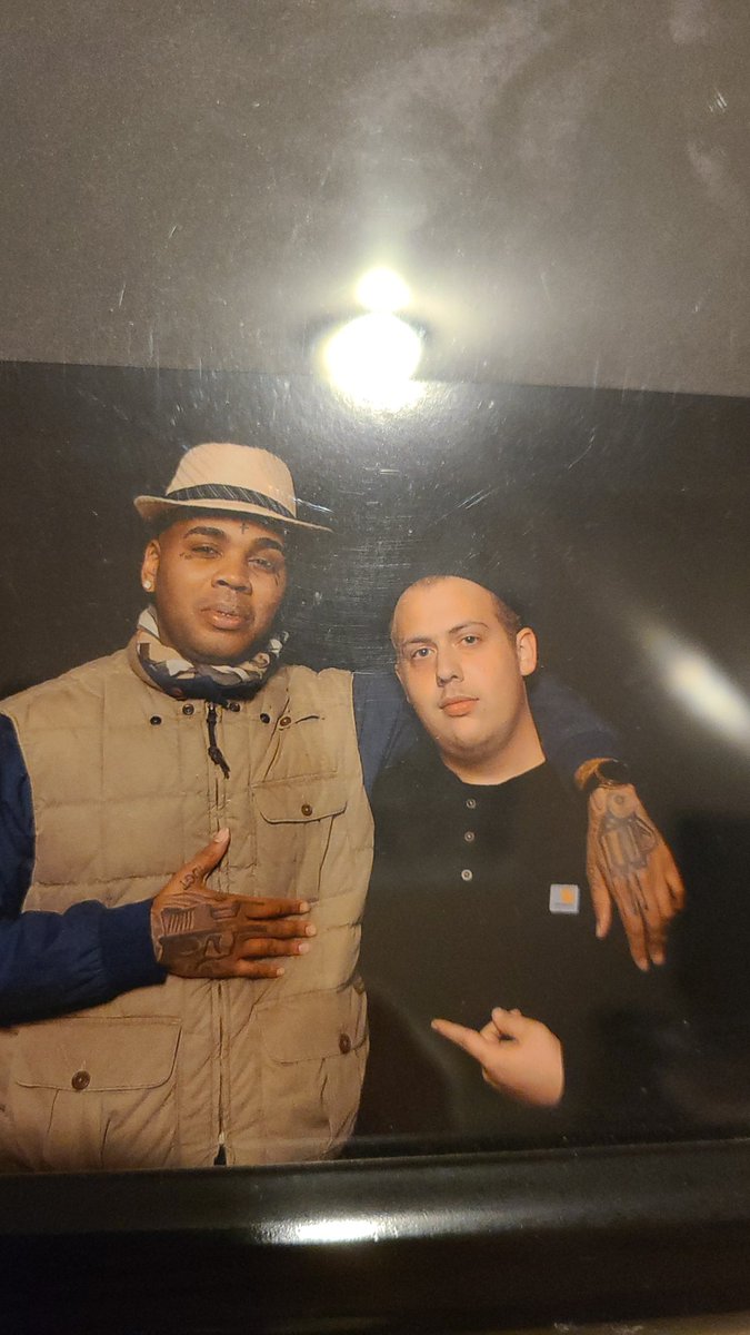 ScottKaeferr's tweet photo. @iamkevingates throw back NYC at gramercy theater https://t.co/qrEcqBaZrk