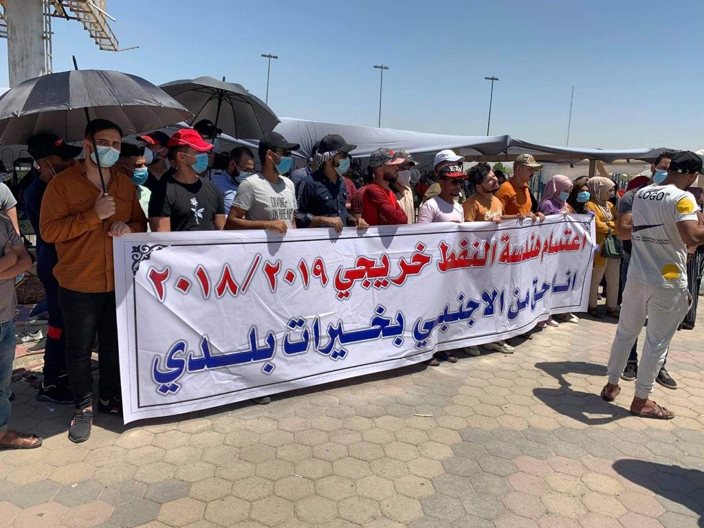HkmjmA's tweet photo. انا #مهندس النفط، تخصصي #دقيق، اينما اذهب يغلق في وجهي فرص العمل.
دخلت الكلية بمعدل 95%, آملا بالتعيين في وزارة النفط.

اين #حقوقي؟ اين امنياتي؟ 
@MAKadhimi
@AhmadMullaTalal
#مهندسين_النفط_2019 https://t.co/EmQXLJUm86