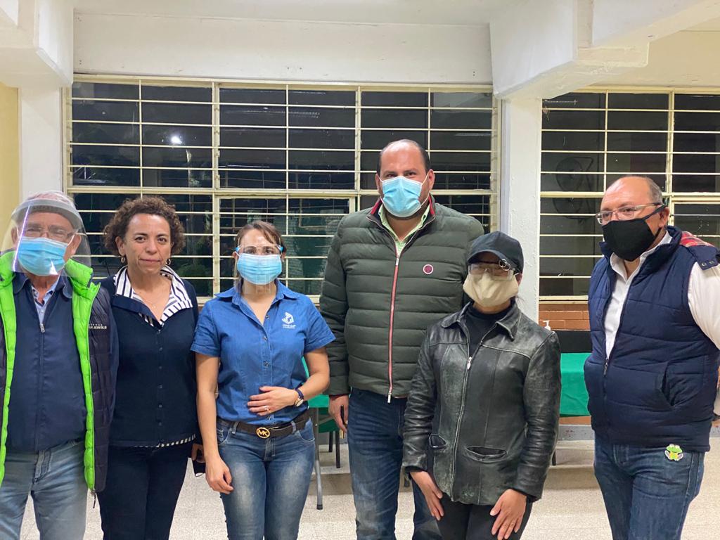 dbg_epoem's tweet photo. El #CDA_ECATEPEC contó con el escrutinio de la 🌟Mtra. Cinthia Julieta Morales de #CENEVAL y Mtro. @NoeOrtegaCamac1 Director de Bachillerato General, para garantizar a los aspirantes la aplicación del examen #COMIPEMS en igualdad de condiciones🌟
16/Ago🌟
#ApasionadosPorServir https://t.co/67QxV1BMyz
