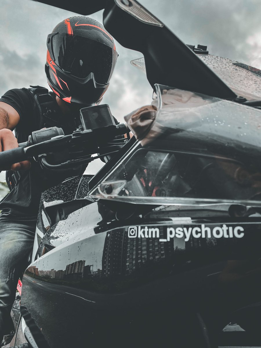 ktm_psychotic's tweet photo. Always happy on a motorcycle 😎, what makes you happy my friend ? 

#ruroc #rurochelmet #rurocatlas #zeusmotorcyclegear #ktmindia #ktmofficial #modifiedktmrc #mountainlife #rideordie #happyfaces #gujarat #motofusion #customrc #instareels #reels #rainycloud https://t.co/4FSSzFTi5Z