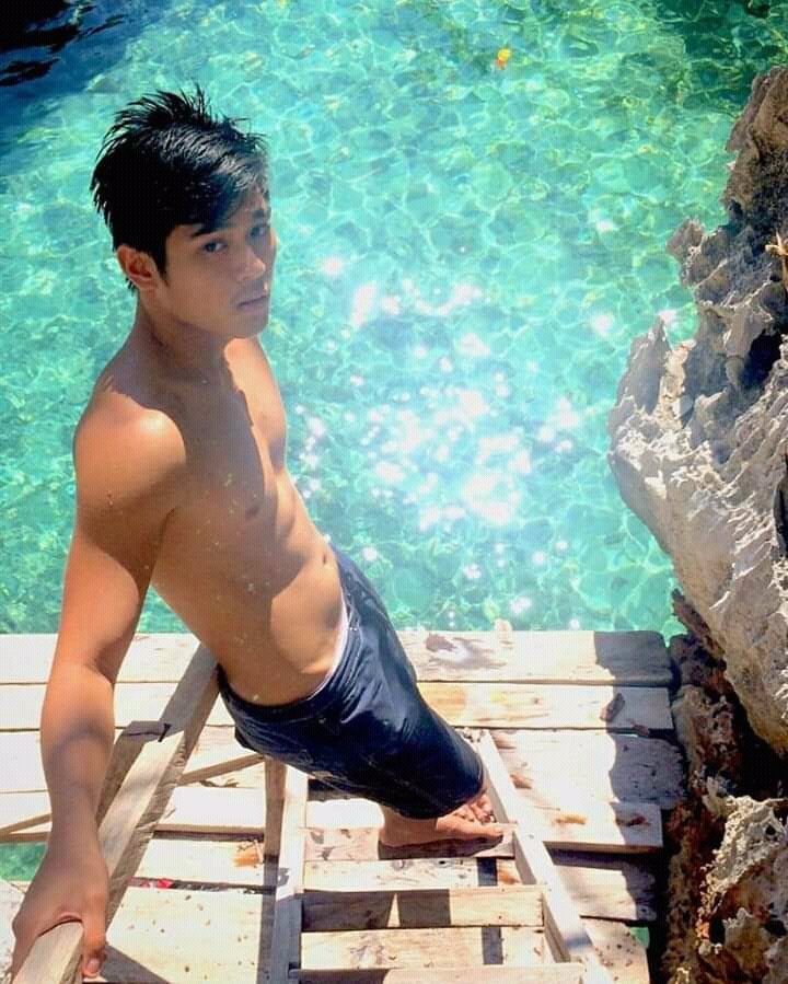 iamjayson7's tweet photo. The pandemic breakthrough actor @Migs_Almendras. Super hot naman ni Jun jun.

#HelloStrangerFancon 
#HelloStrangerFinale 
#Junjun
Migs Almendras https://t.co/FqYqIDZcRB