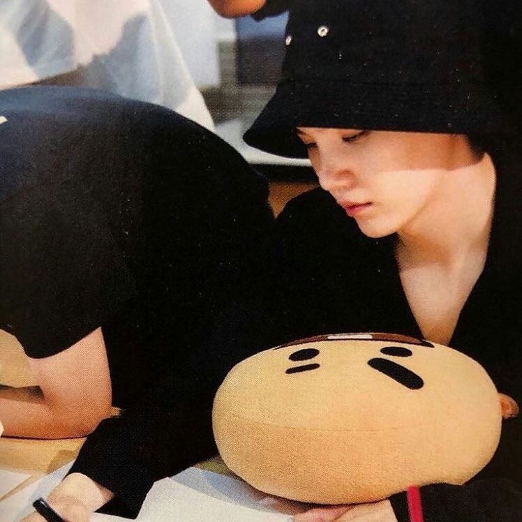 -End of thread- in conclusion min yoongi the cutest