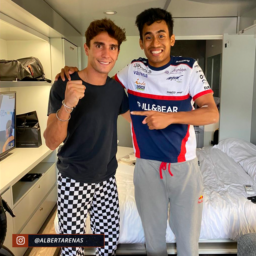 MotoGP_ESPN's tweet photo. #MotoGPxESPN "Lo más importante, Hafizh #Syahrin está bien". El mensaje del ganador del #AustrianGP y líder del campeonato de #Moto3. El piloto español pasó a visitar al malayo para ver como se encontraba. 🙏💪
.
@AlbertArenas75 
@Hafizh_pescao55 https://t.co/lvhsqI1V1z