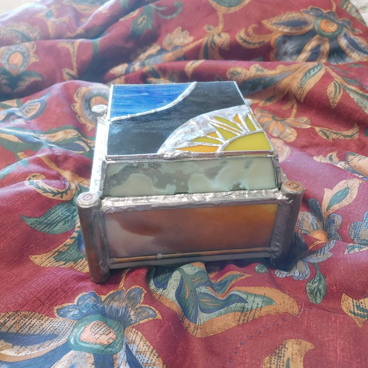 MadebyRini's tweet photo. The progress of my husband's glass art. He decided to make a box out of it 🥰

#glassart #handmadeglassart #glassartist #stainedglassproject #stainedglassart https://t.co/IOSRz67nGt